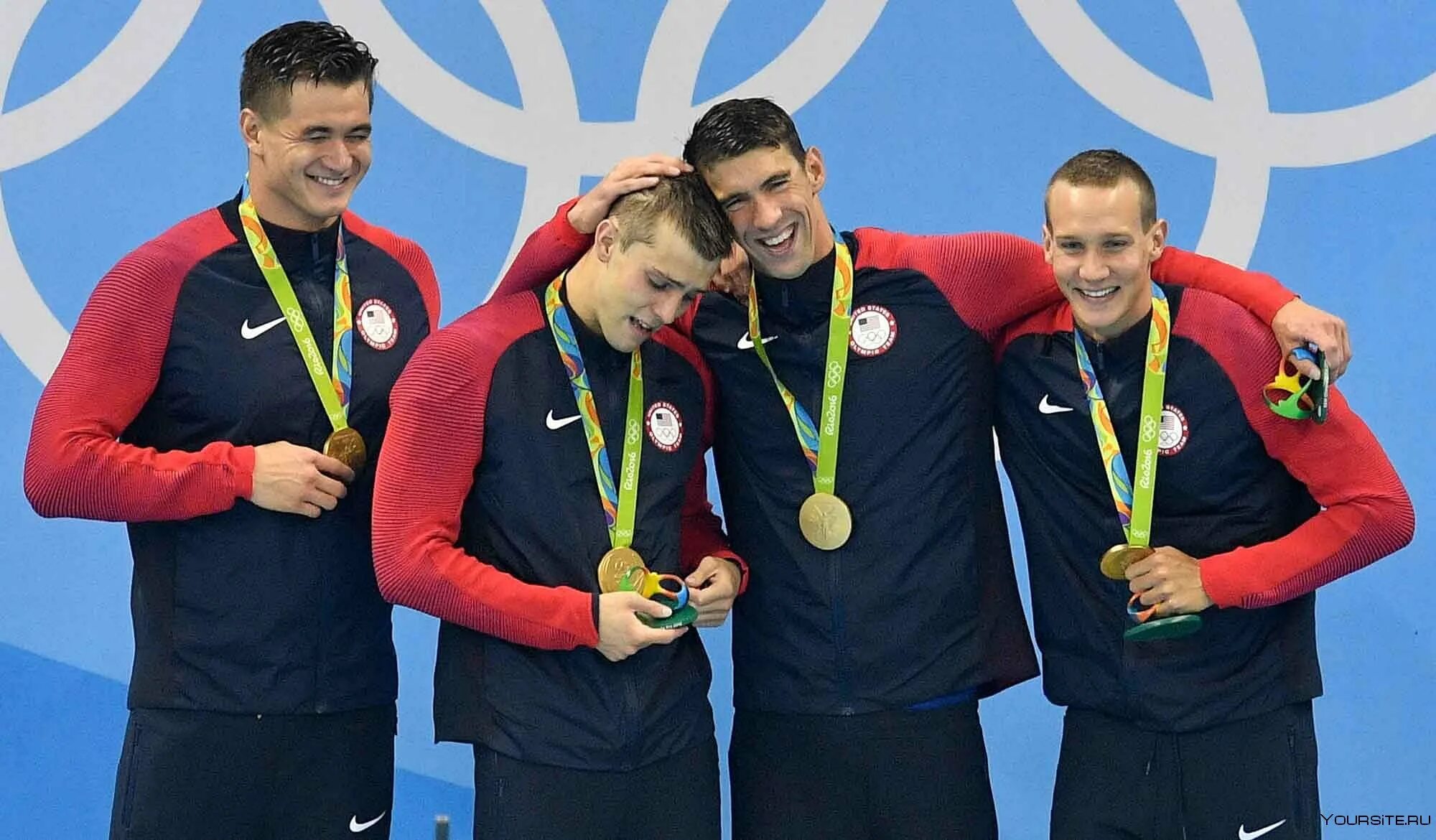 Иногда даже награждать спортсмена. Олимпийский чемпион по плаванию.