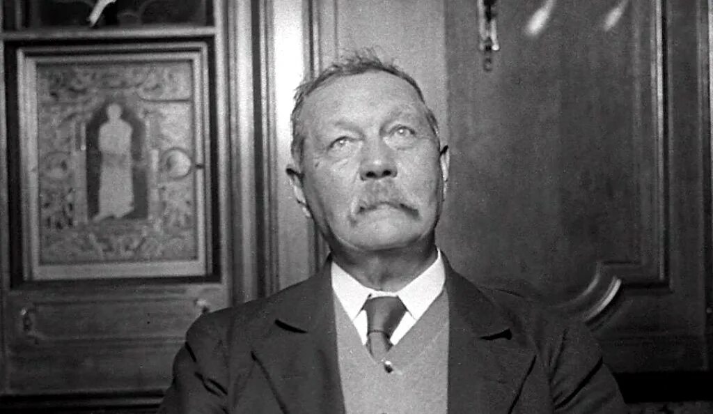 Arthur Conan Doyle (1859-1930).