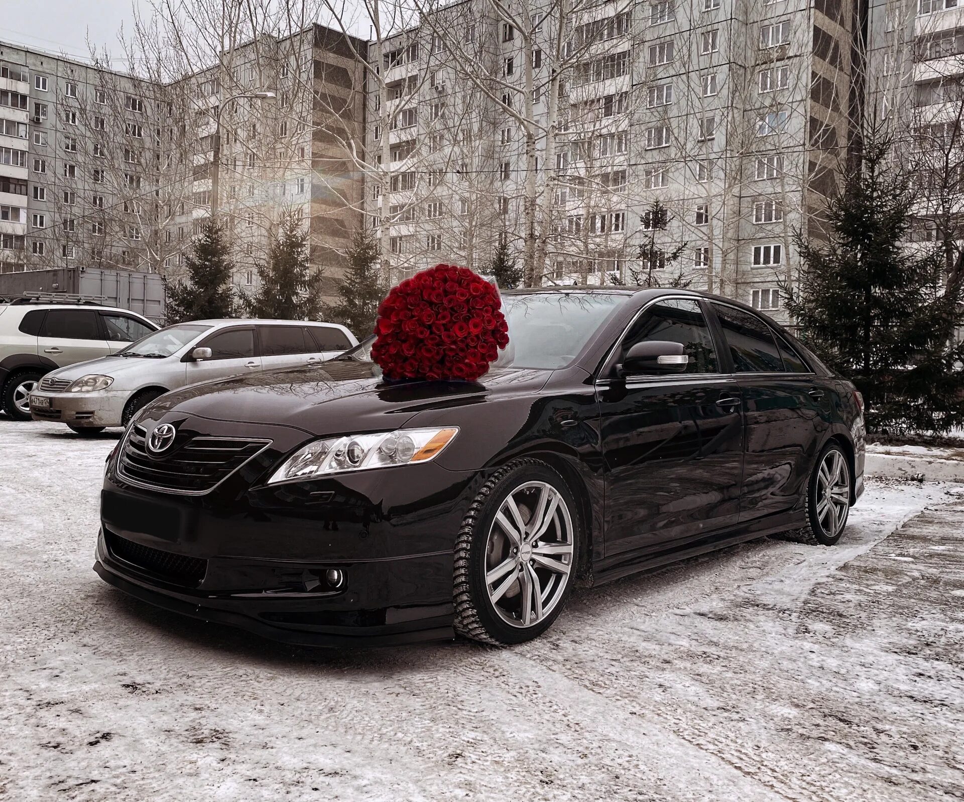 Камри 40 3.5. Camry 3.5. Камри 3.5 на аву. Camry 3.5 Олег. Тойота Камри 40 с цветами на капоте.