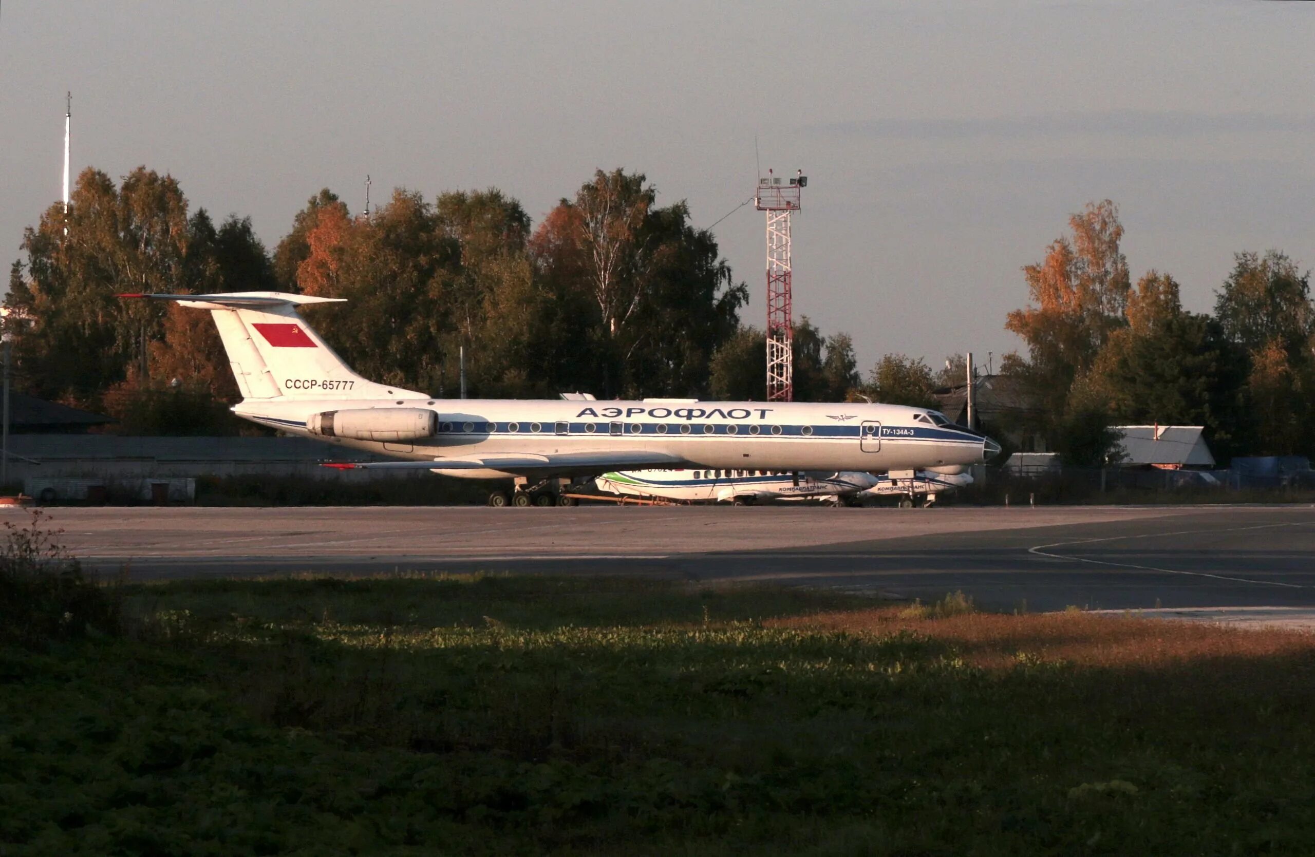 Сыктывкар адлер авиабилеты. Аэропорт сыктывкар. Аэропорт сыктывкар. Ту 134 сыктывкар. Сыктывкар аэропорт самолеты.