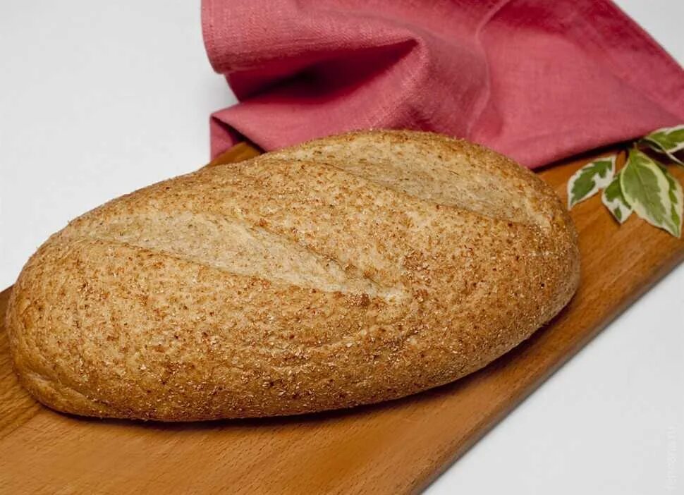 Хлеб с отрубями купить. Хлеб пшеничный отрубной. Хлеб с отрубями это отрубной хлеб. Ржаной отрубной хлеб. Батон отрубной пшеничный.