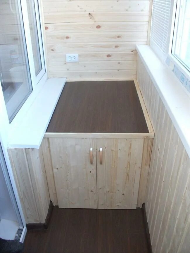 диван на балкон с ящиком. ящик для хранения на лоджии. ящик на балкон для хранения. короб на балконе для хранения. ящик на лоджию.