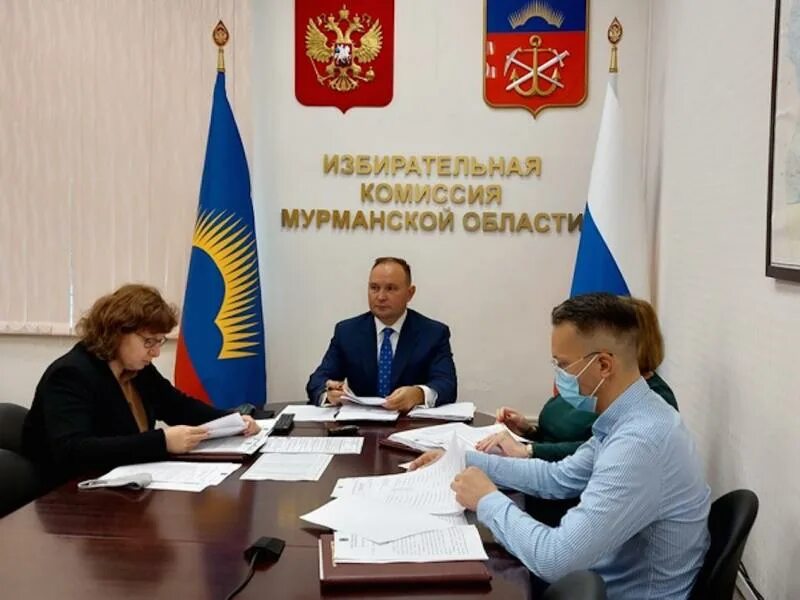 Сайт мурманского избиркома. Сайт мурманского избиркома. Мурманская избирательная комиссия адрес фото здания. Председатель избирательной комиссии вязники. Встреча с депутатом или представителем избирательной комиссии.