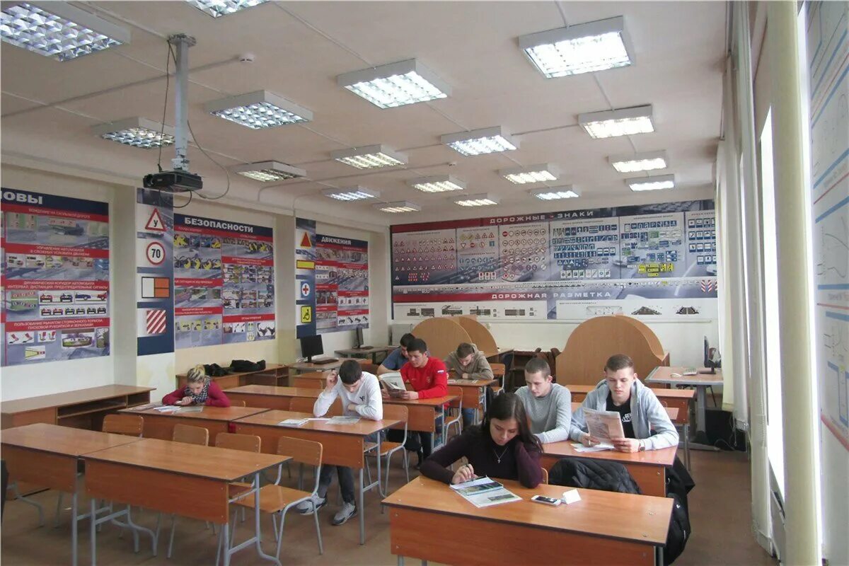 автошкола комендантский проспект. женская автошкола в спб. автокурсы спб. учебный класс автошколы. электронный офис автошколы.