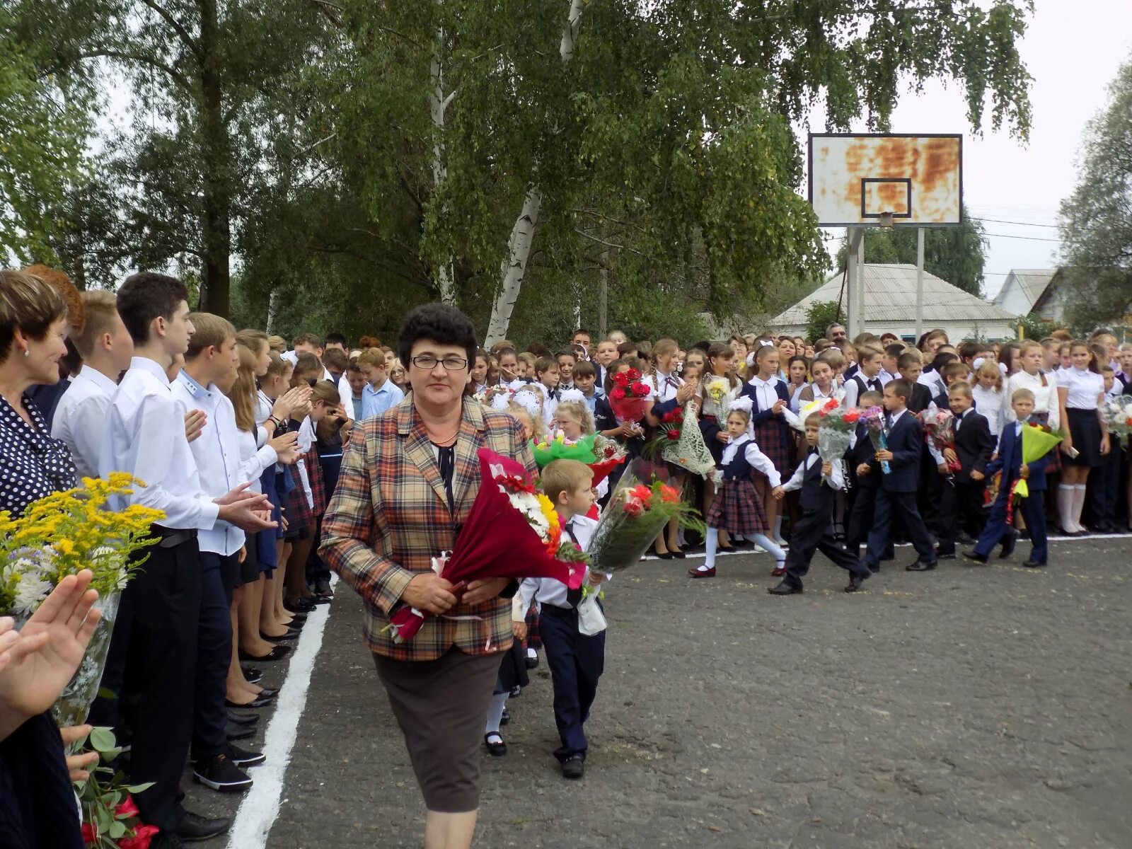 Учителя Мучкапской школы. Выпускники 2011 года Мучкапский район. Фото Мучкапской СОШ. Мучкапская школа Тамбовской области.