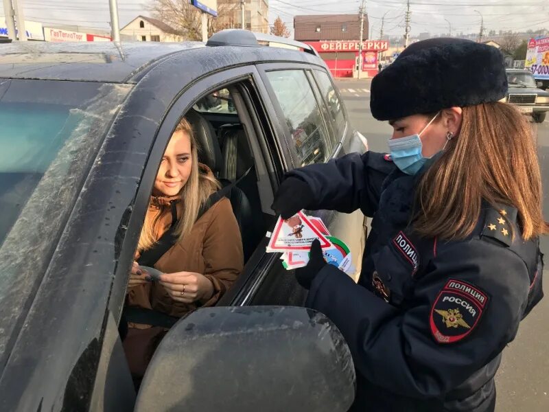 вождение с гаишником. инспектор гаи на экзамене. экзамен гибдд вождение по городу. сдача в гаи на права. экзамен гибдд.