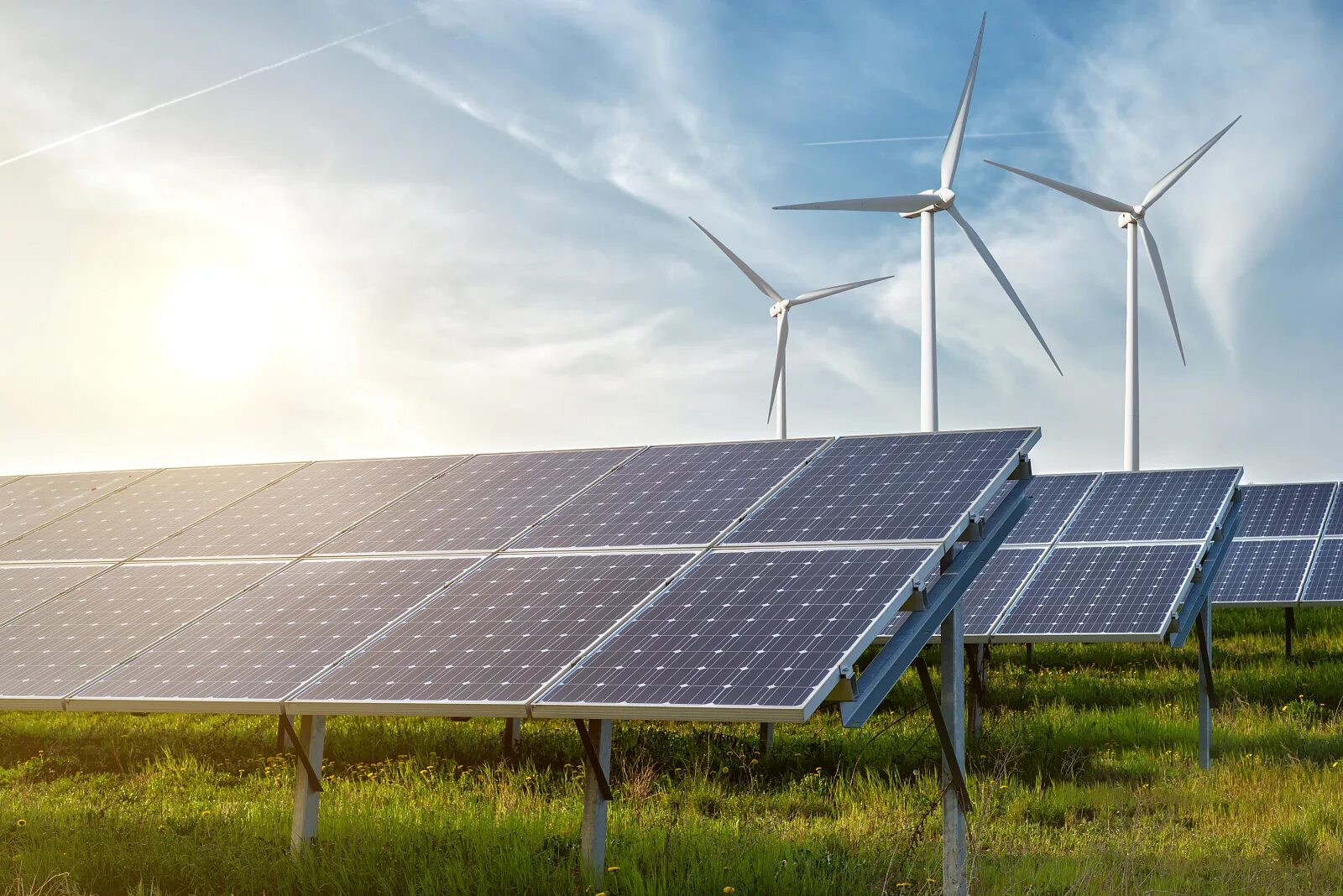 Гелиоэнергетика (энергия солнца). Solar energy энергетик. Энергия солнечного света. Солнечная батарея солар лайт. Альтернативные источники энергии солнечная ветрова.