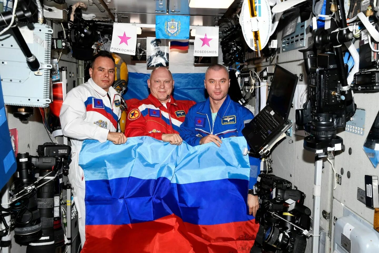 Российские космонавты. Космонавт в космосе
