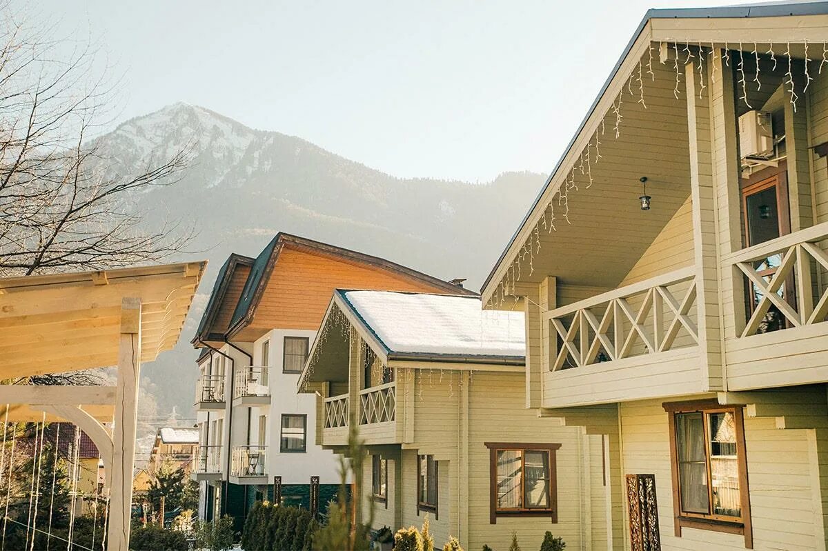 Отель хиллс красная поляна. Хиллс поляна. Хиллс 1200 медовеевка баня. Красная поляна hills polyana. Hills поляна отель.