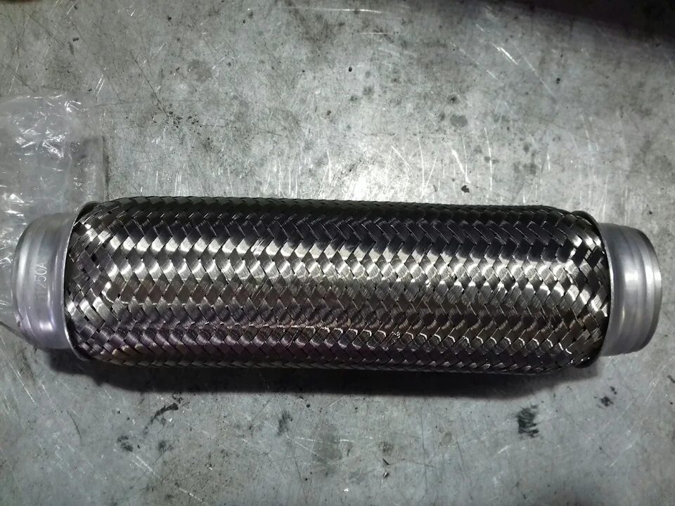 Гофра глушителя лада ларгус. Гофра глушителя гранта 8 клапанная. Гофра глушителя на гранту 2190. Гофра глушителя лада ларгус. Гофра на выхлопной трубе лада гранта лифтбек.