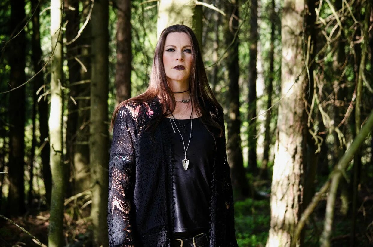 Флор музыка. Флор музыка. Флор янсен в купальнике. Флор музыка. Floor jansen фото в купальнике.
