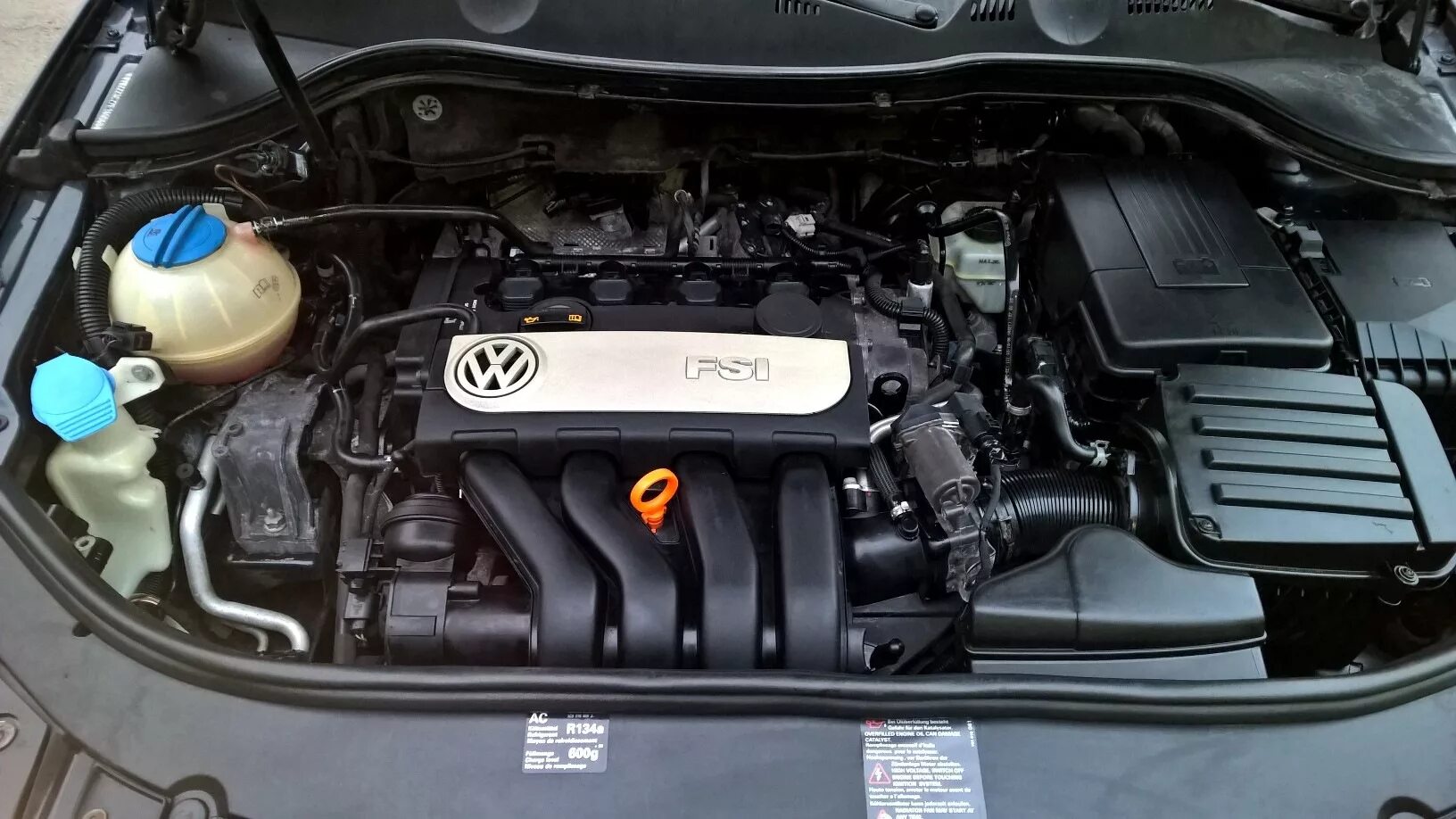 Vw b6 2.0. Двигатель Пассат б6 2.0 FSI. Пассат б6 2.0 FSI 150 Л.С двигатель. Двигатель Volkswagen Passat b6 2.0 FSI. Фольксваген Пассат б6 2 л FSI.