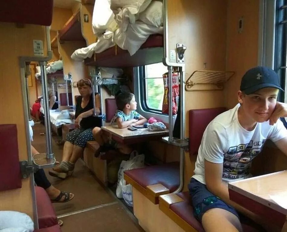 Можно ли поездом поехать в белоруссию. Коля Лукашенко в поезде. Лукашенко в поезде фото. А. Лукашенко вагон. Вагон президента.