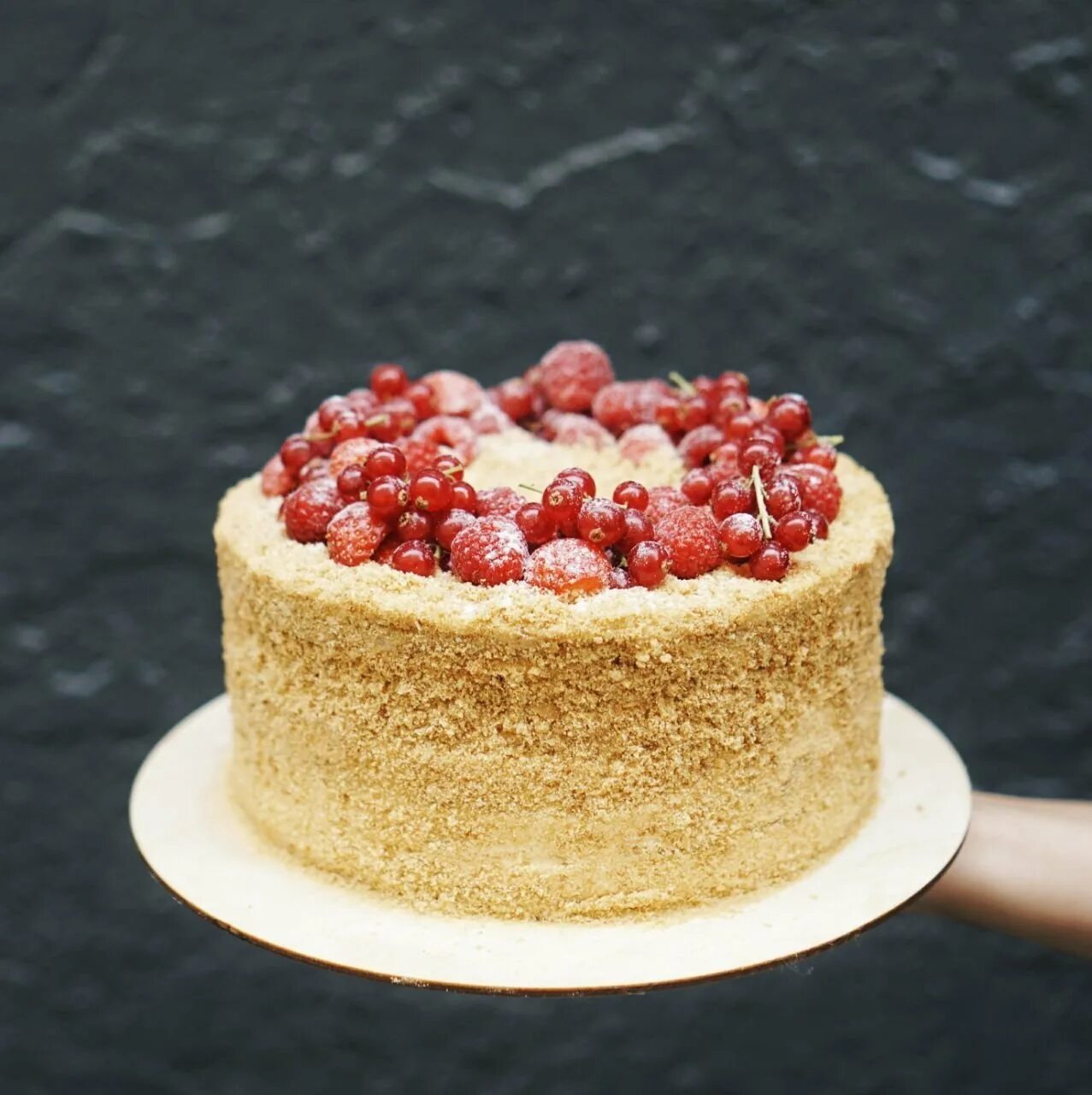 Торт наполеон с рыбной консервой. Сметанник и наполеон. Наполеон сердце торт. Торт наполеон в коробке. Украсить наполеон.