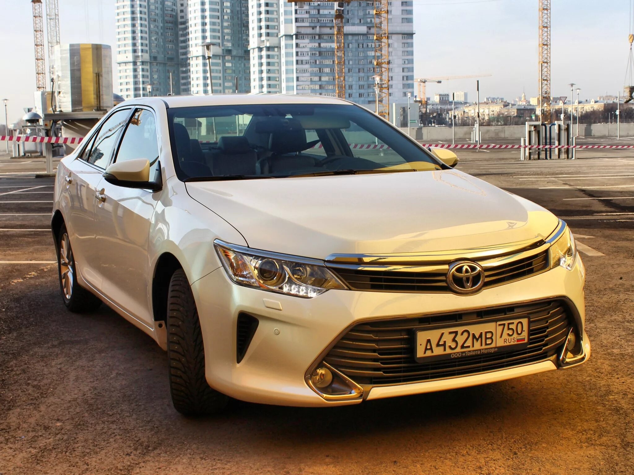 Возвращается ли тойота на российский рынок. Toyota Camry 4 2014. Toyota Camry европейка 2014. Toyota Camry 2017. Новая Тойота Камри 2014.