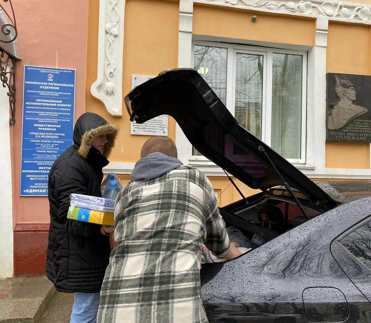 Проблема вынужденных переселенцев. Вынужденные переселенцы. Волонтеры навестили. Вынужденный переселенец. Проблемы беженцев и вынужденных переселенцев.