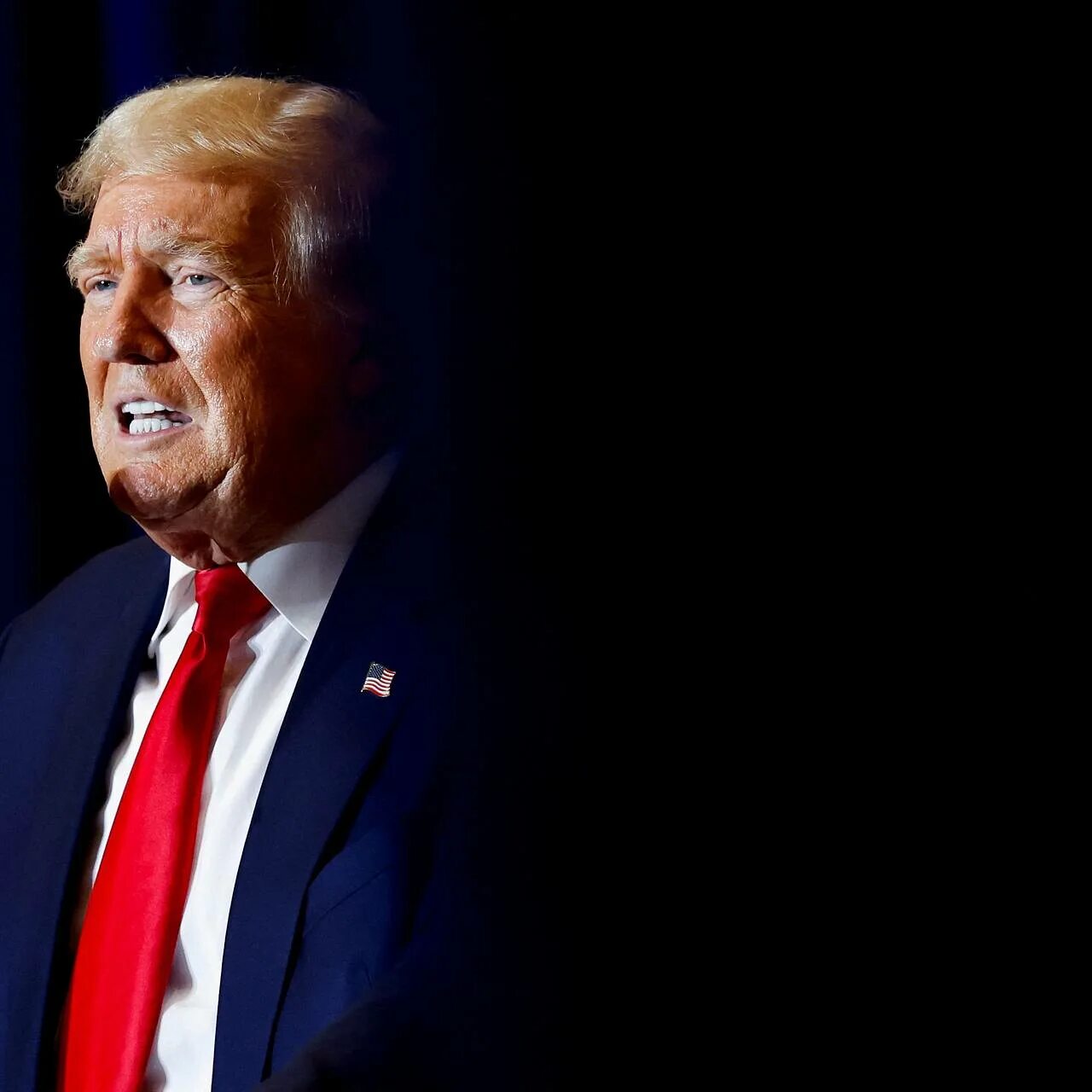 Ред трамп. Видео нападения на трампа. Видео нападения на трампа. Видео нападения на трампа. Видео нападения на трампа.