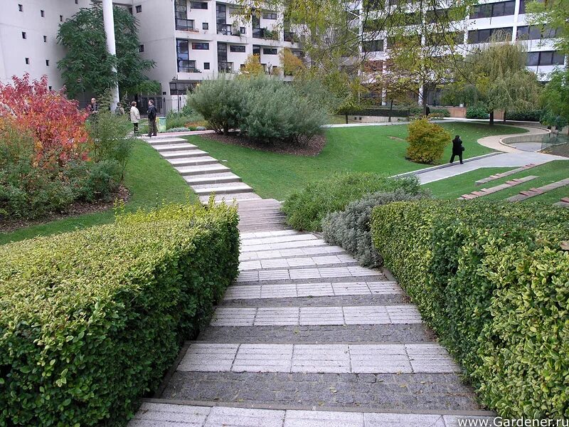Парк жоана миро план. 6) сад миро. Miro parking. Сад жоана миро в париже. Парки барселоны.