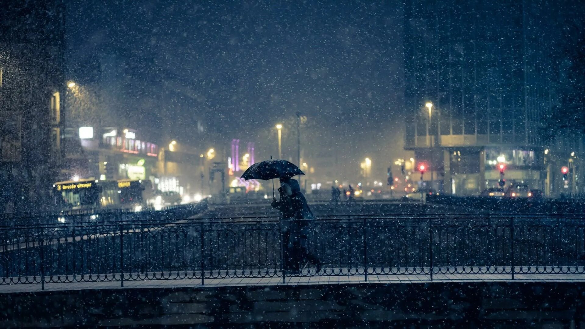 Rain town. Зимний город. Ночной зимний город. Дождливый город. Ночной снегопад.