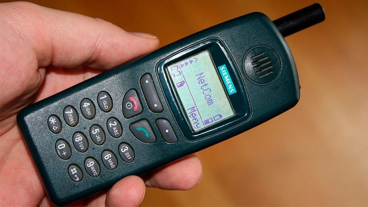 Кто помнит телефон. Samsung раскладушка пудреница. Таксофон амт-47. Телефоны 90-х. Предметы 90-х годов.