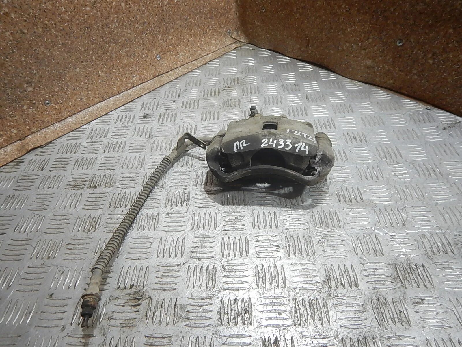 581101d110. Левый тормозные суппорт hyundai getz. Суппорт хендай гетц 1. 4 передний. Гетц суппорт передний.