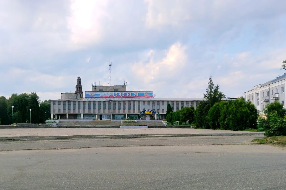 Юрьев польский 1 мая. ДК Юрьев-польский. ДК Россия Юрьев польский. 1 Мая 72 Юрьев польский. Кинотеатр Юрьев польский.