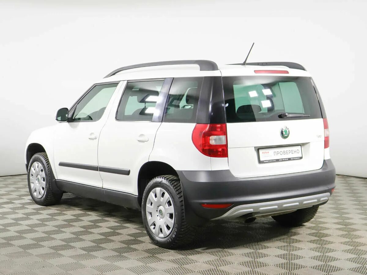 Шкода йети 2012 год. Skoda Yeti 2012. Skoda Yeti 2012 белый. Шкода Йети 1.2 2012. Шкода Йети белая 2012.