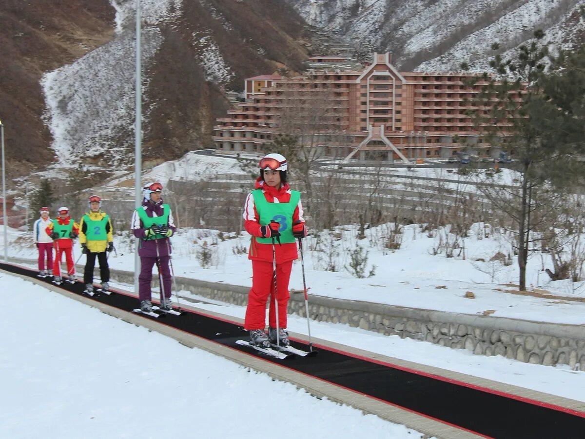 Северная корея горнолыжный курорт. Горнолыжный курорт в Северной Корее. Масикрен горнолыжный курорт. Северная Корея лыжный курорт. Горные лыжи в Северной Корее.