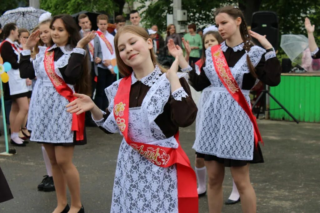 Выпускники Макарьевская школа 1. Детства последний звонок. Макарьев школа 1. Выпускники 2019 год школа 1 Поронайск