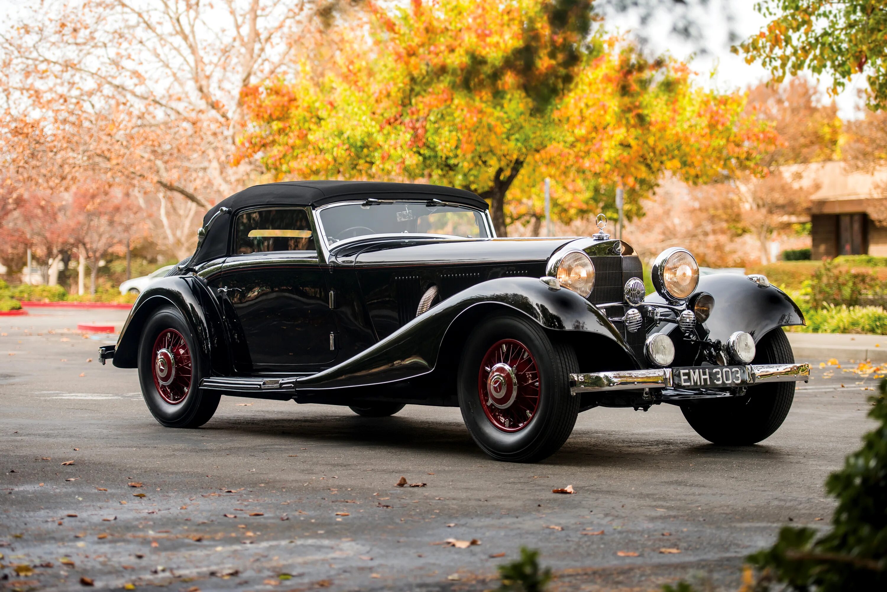 Старые машины черные. Мерседес Бенц 770. Mercedes-Benz 500k 1935. Мерседес 1935. Mercedes-Benz 500k Roadster, 1935.