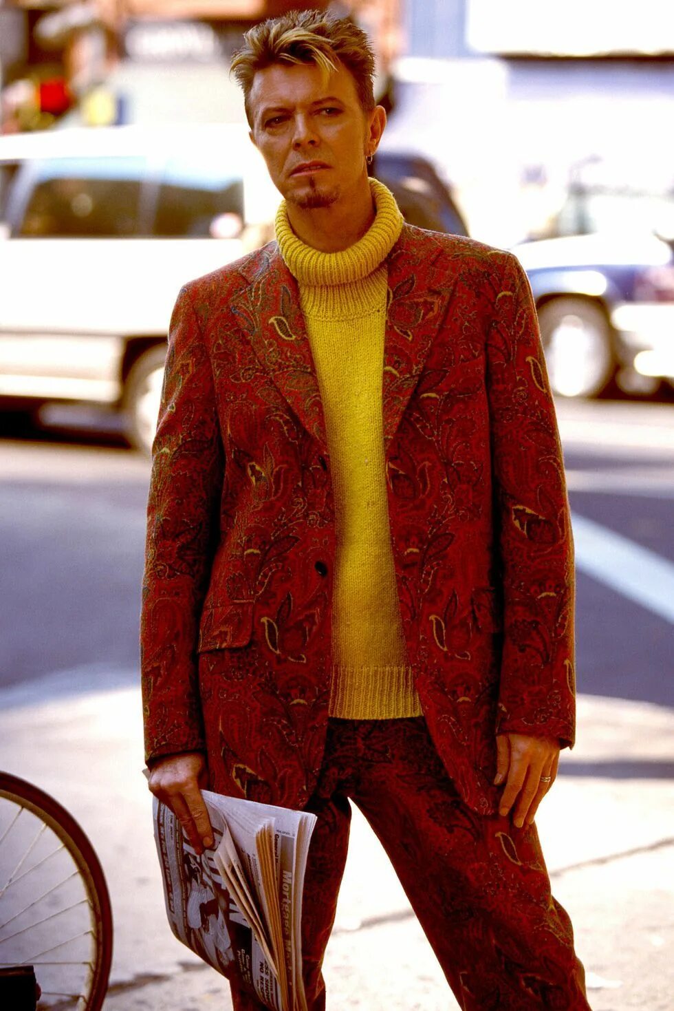 Сценические костюмы дэвида боуи. Образы дэвида боуи. Образы дэвида боуи. Дэвид боуи 1970-е. Сценические костюмы дэвида боуи.