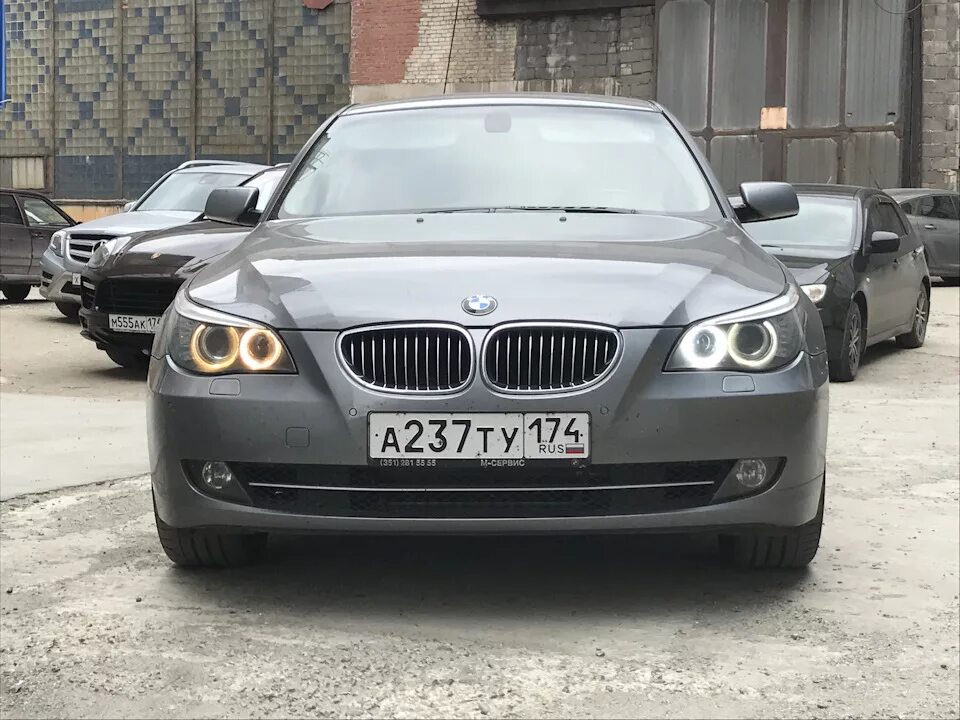 BMW e60 глазки. Ангельские глазки БМВ е60. BMW 5 e60 глазки. БМВ е60 дорестайл.