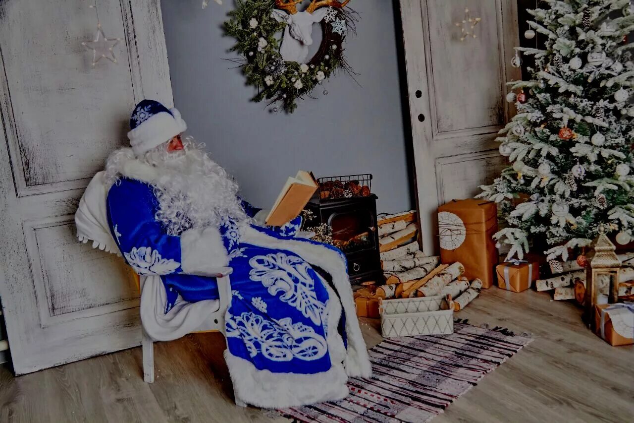 Девочка новый год. Новогодние авы. Санта-клаус. Дед мороз в беларуси. Дедушка в костюме деда мороза.