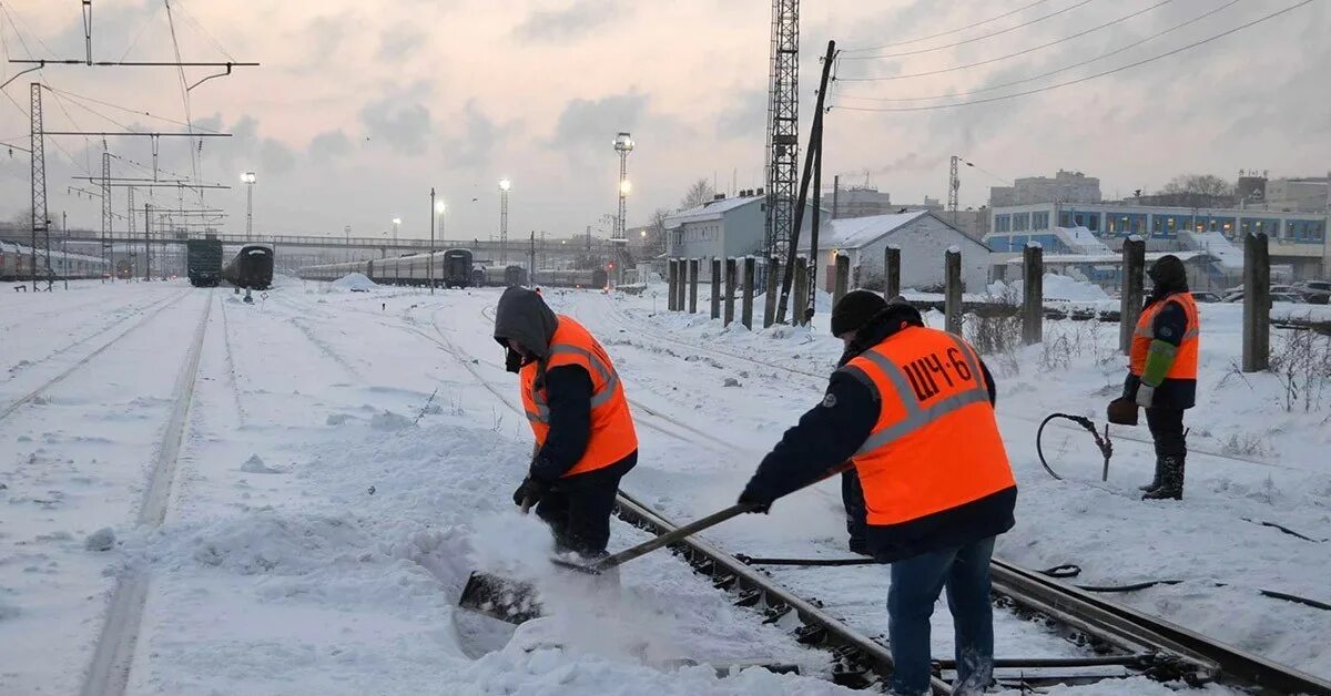 Очистка путей от снега. Очистка стрелочных переводов от снега. Снегоборьба на железной дороге. Очистка снега на железной дороге. Организация работы в зимних условиях