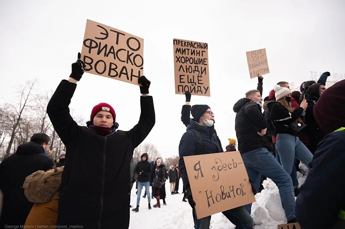 Митинг в Питере. Митинги за Навального в Питере. Митинг студентов. Митинги в защиту Навального.