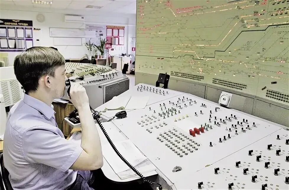 Дежурный по железнодорожной станции обнаружив. Дежурный по железнодорожной станции обнаружив. Оператор поста централизации. Пульт дсп станции орехово зуево. Поездной диспетчер ржд.