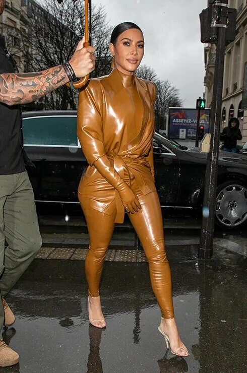 Kim Kardashian latex. Обтягивающий костюм 18