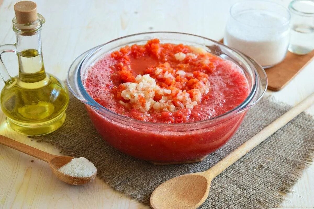 Домашний кетчуп рецепт с фото пошагово. Томатный соус из помидор. Домашний кетчуп. Приготовление кетчупа. Домашний соус из помидор.