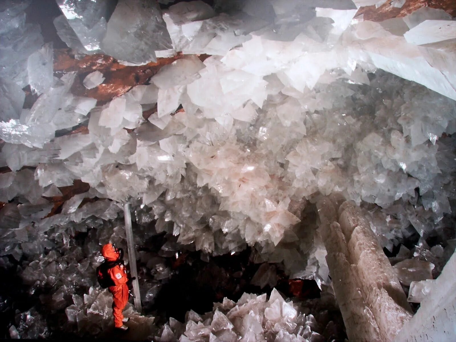 Кристалл шахты. Пещера кристаллов (Cueva de los cristales), Мексика. Пещера кристаллов гигантов в Мексике. Пещера кристаллов Найка в Мексике. Пещера Куэва де Лос Кристалес.