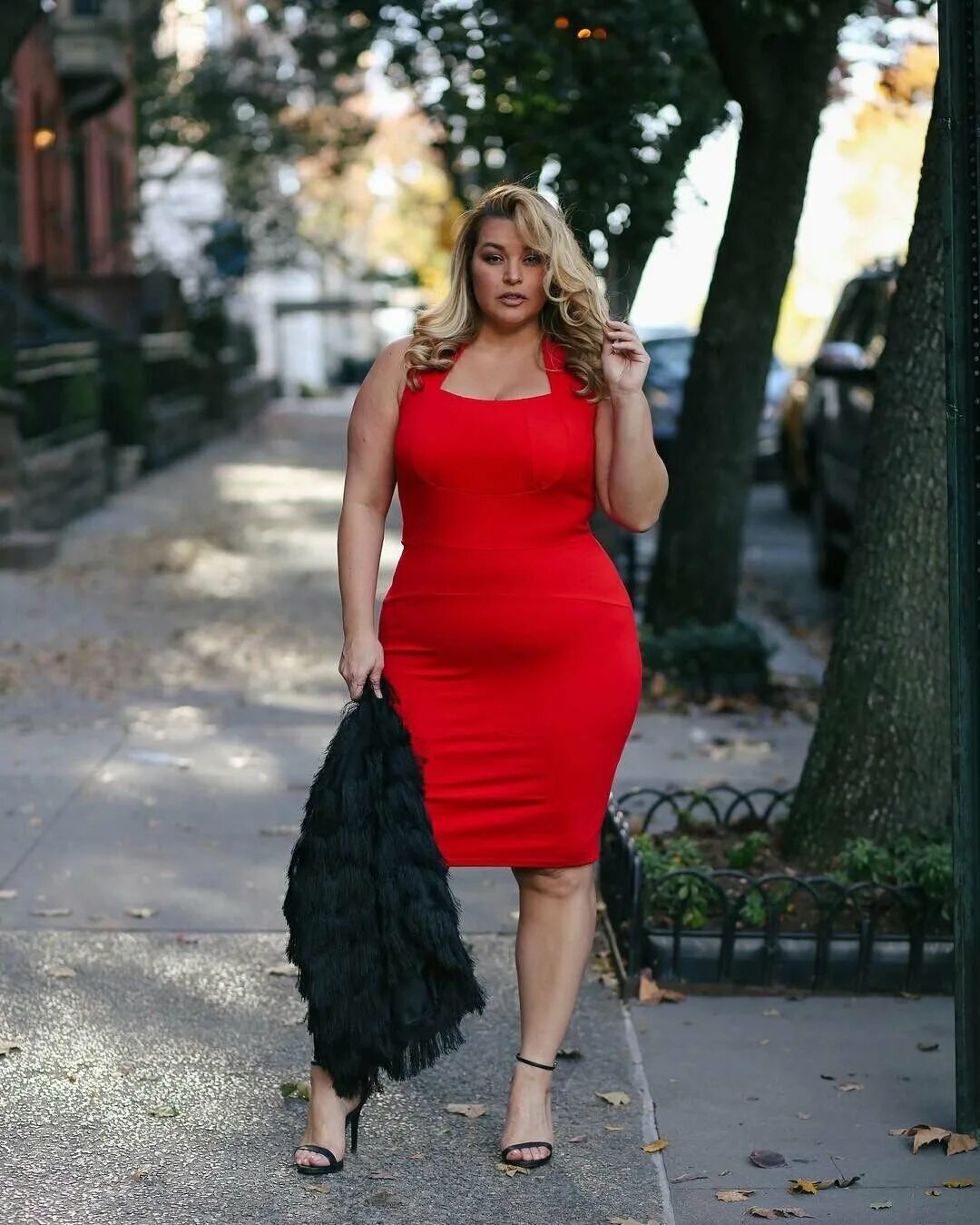 Модель Plus Size Laura Lee. Laura Lee плюс сайз. Флавия Ласерда. Русские блондинки полненькие