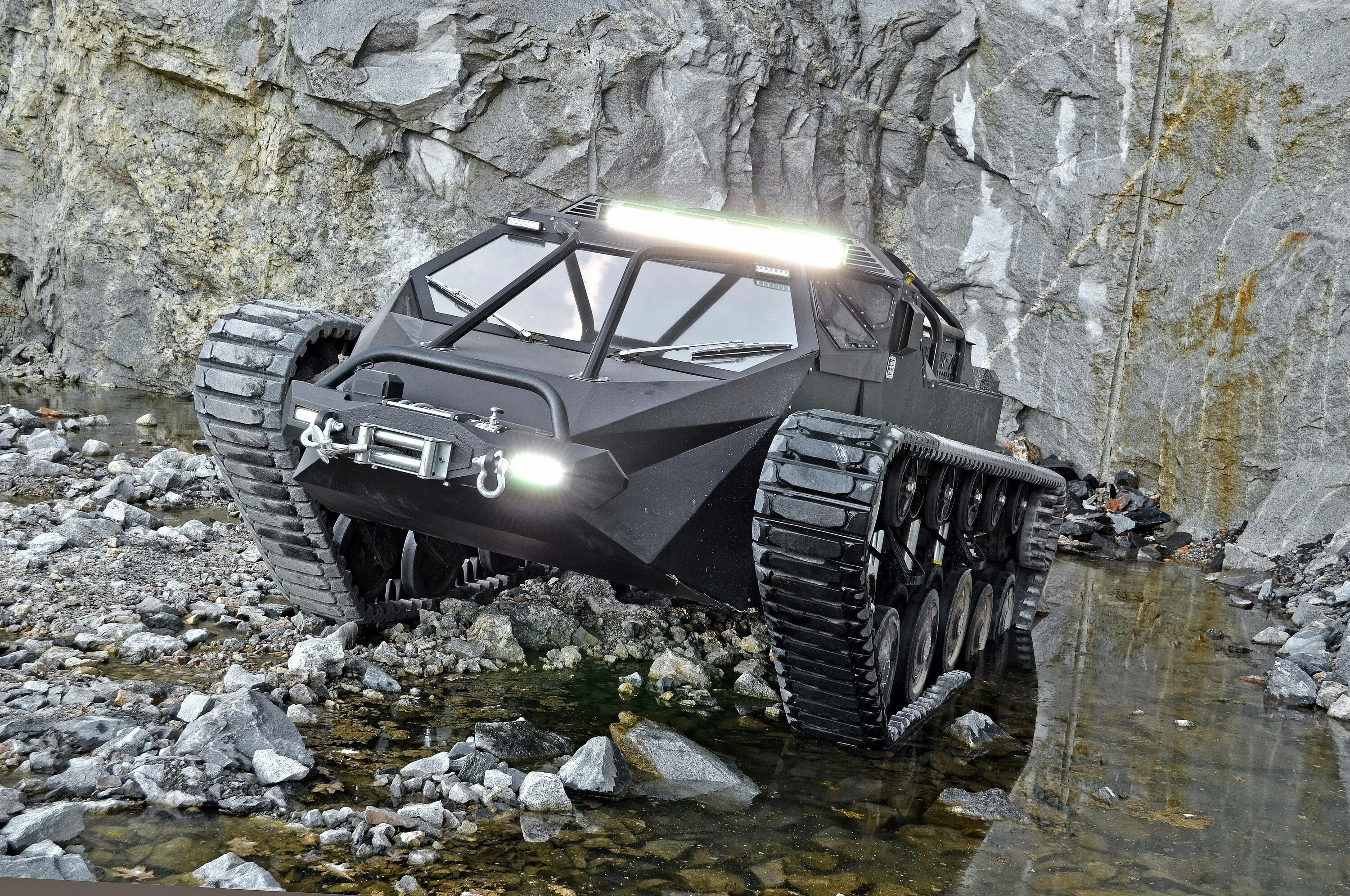 Фото проходимых. Вездеход Ripsaw ev2. Гражданский танк Ripsaw ev2. Ripsaw SSR 1. Гусеничный вездеход Ripsaw ev2. Ragnar.