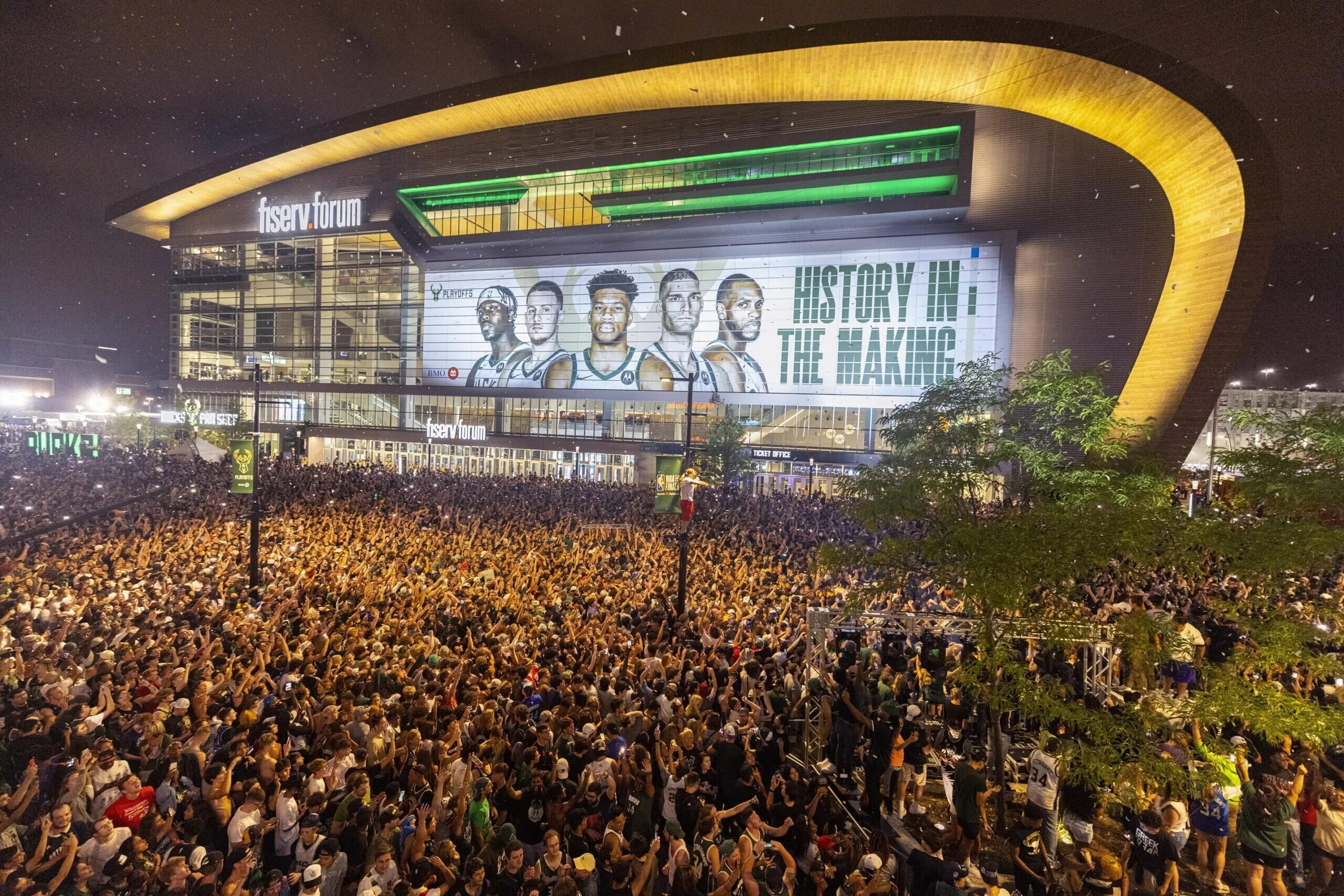 Etihad Arena Абу Даби. Этихад Арена в Абу Даби. Milwaukee Bucks Arena. Ю-би-ЭС Арена. Etihad arena