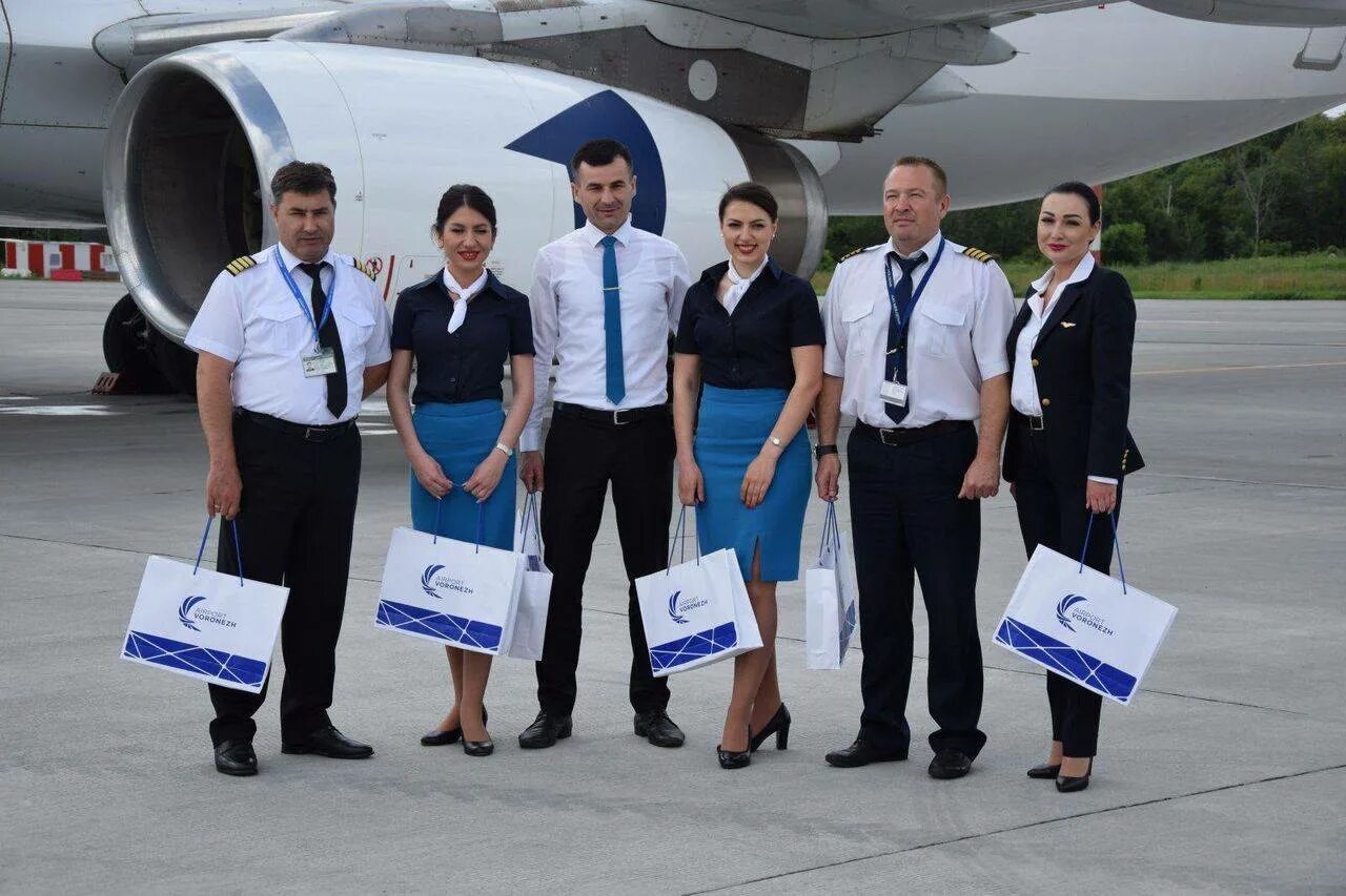 Fly one armenia сайт. Авиакомпании flyone Armenia. Ай Флай авиакомпания генеральный директор. Авиакомпания Флай уан Молдова. Fly one Armenia самолеты.