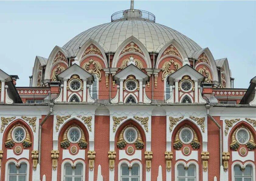 Московский версаль. Петровский путевой дворец. Петровский путевой (подъездной) дворец. Петровский путевой дворец в Москве музей.