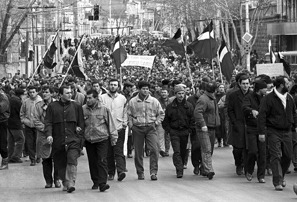 Движение национальный союз. Тбилиси 1990 год. Распад СССР парад суверенитетов. Парад суверенитетов Горбачев. Парад суверенитетов 1991.