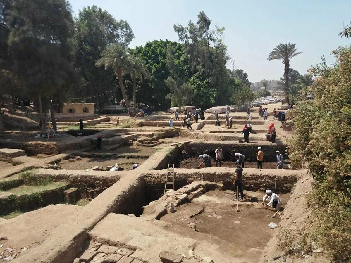 Найден каир. Оазис Фаюм. Археологические раскопки в Египте. Археологические раскопки в Каире. Каирский пригород Гелиополь.