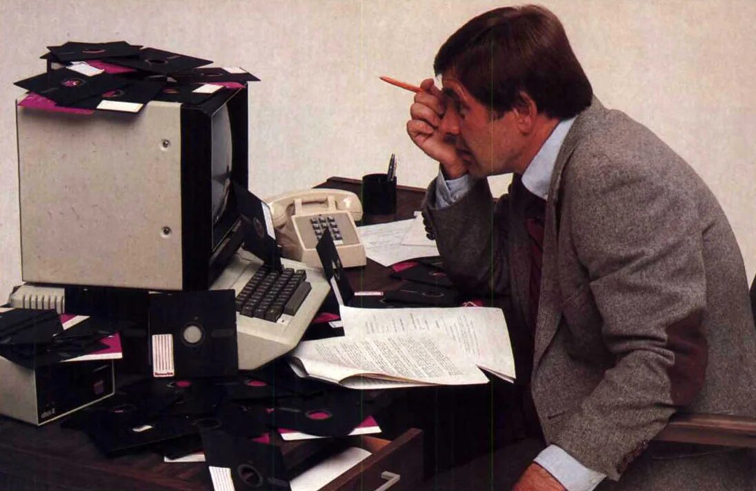 Компьютер начал. Компьютеры 80-х годов. Компьютер 1980 года. Компьютеры в 90 е годы. Персональный компьютер 1980 года.