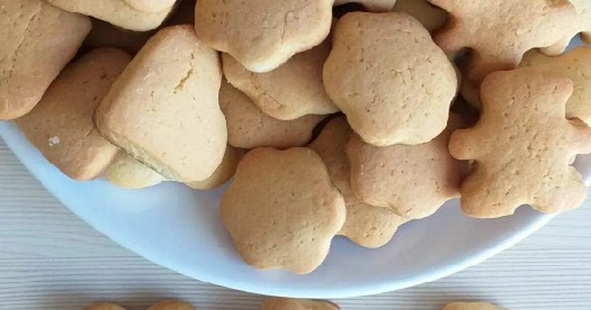 Печенье на рассоле. Печенье на рассоле от огурцов. Печенье из рассола огуречного. Печенье на огуречном рассоле. Печенье на рассоле огуречном в духовке быстро