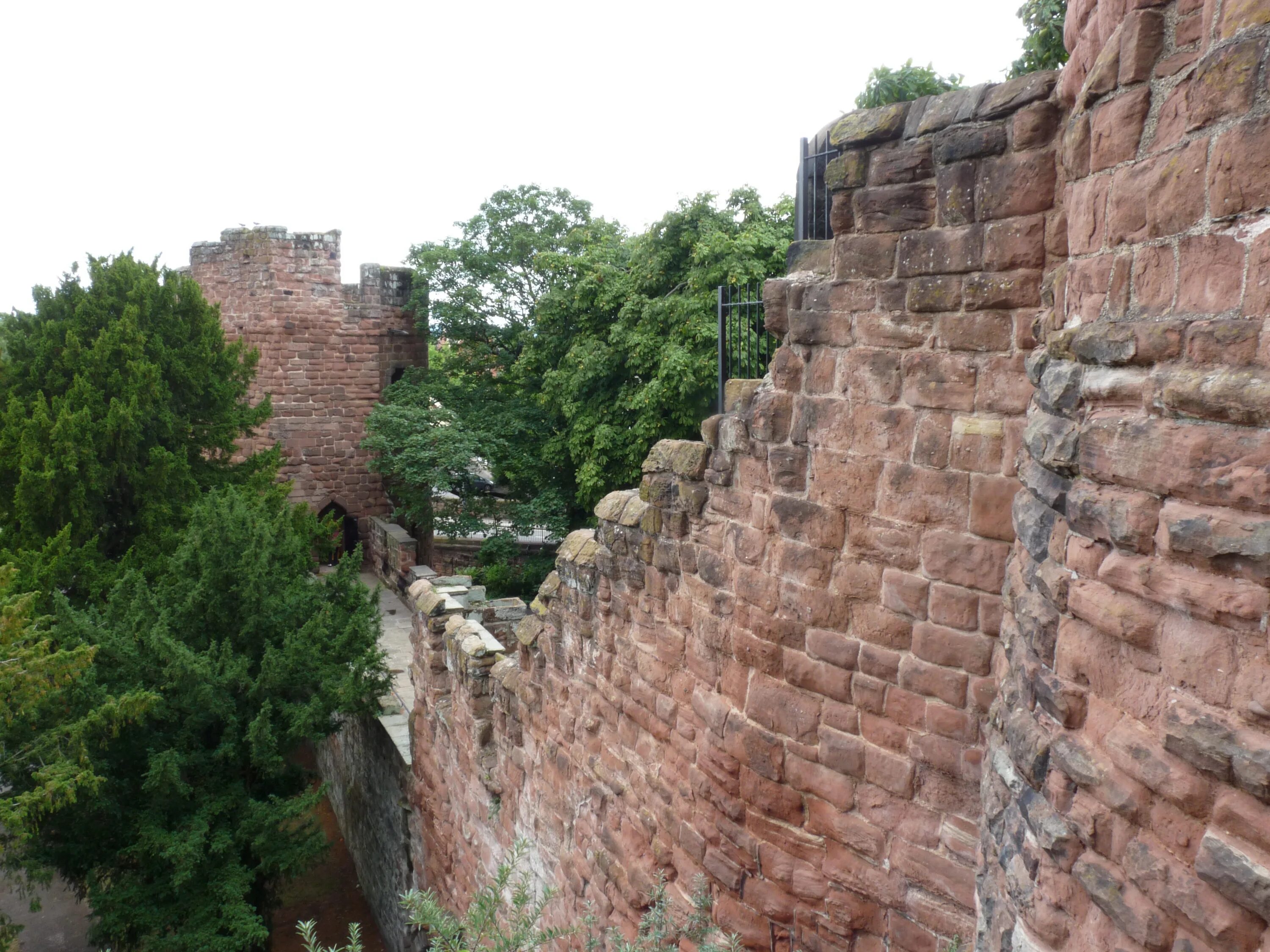 Chester City Walls. Римский город Честер. Римские стены в Chester. Римская крепость в Честере.