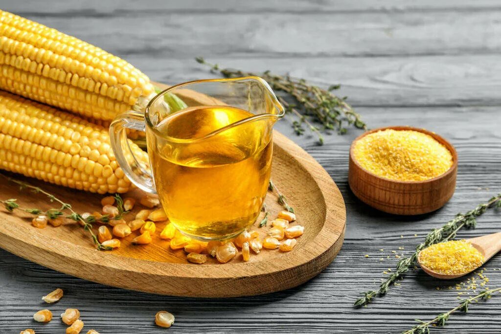 Corn oil. Кукурузное масло. Растительное масло кукурузное. Масло из кукурузы. Масло кукурузное нерафинированное.